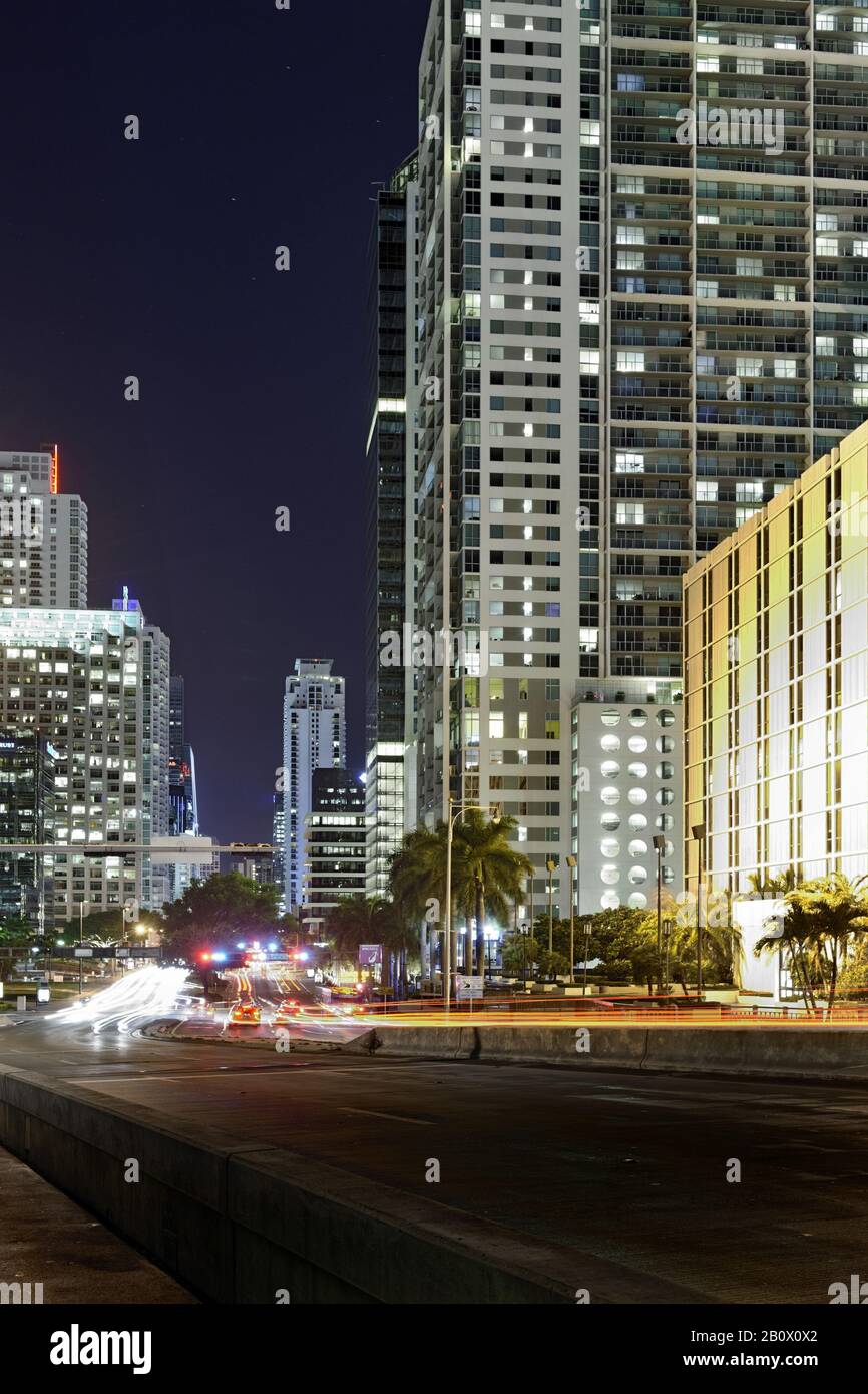 Traffic in the evening, Financial District, ICON Brickell, Brickell