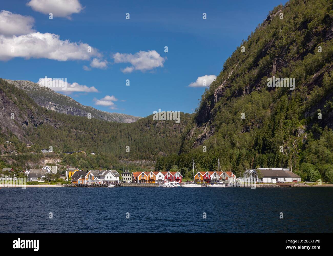 MO, MODALEN, NORWAY - Scenic village of Mo and marina, at end of Mofjorden fjord, County of Hordaland. Stock Photo