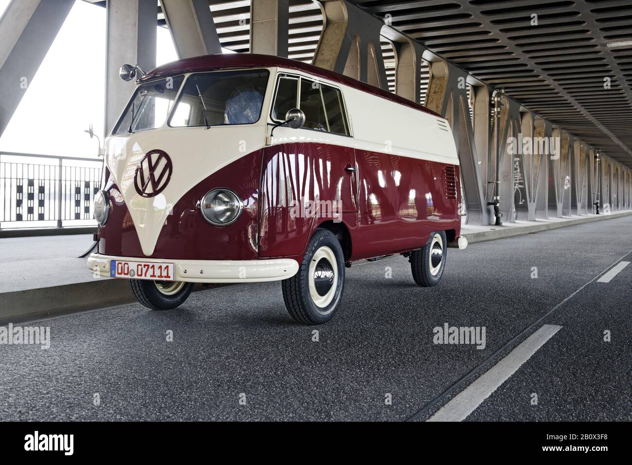 Vw T1 Bus High Resolution Stock Photography And Images Alamy