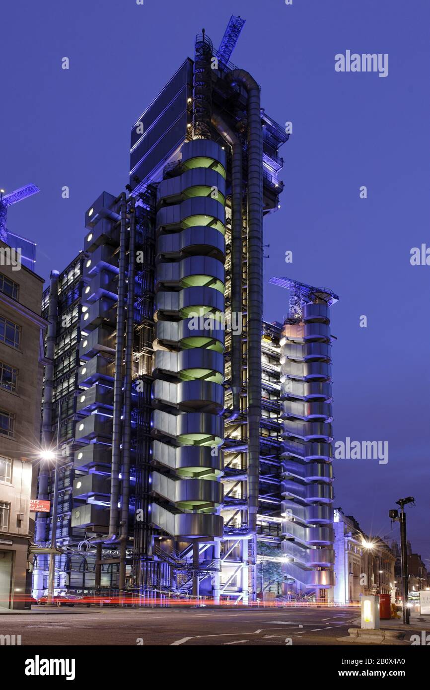 Lloyds Building, modern office towers at dusk, London, England Stock ...