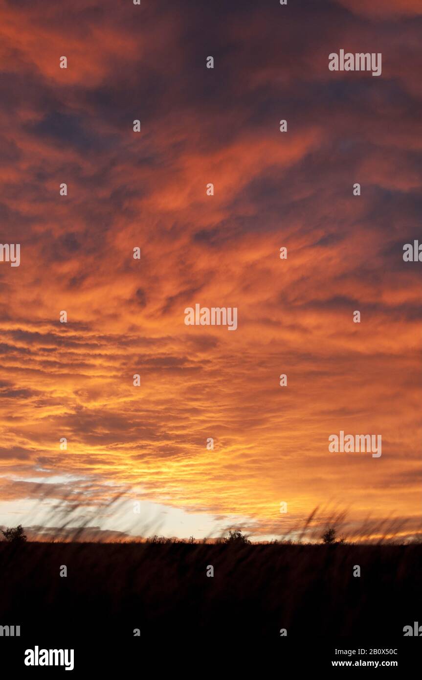 Dramatic sunset hi-res stock photography and images - Alamy