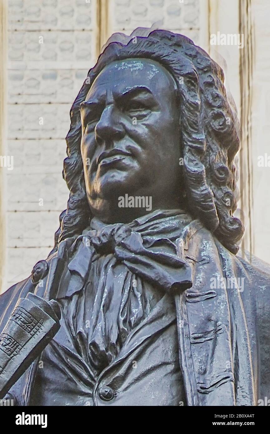Skulptur des Komponisten Johann Sebastian  Bach an der Thomaskirche in Leipzig Stock Photo