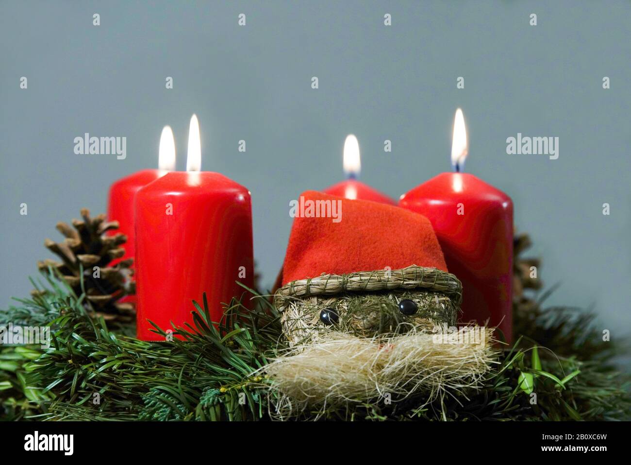 Adventskranz 1, 2, 4 und 4, Weihnachten steht vor der Tür Stock Photo