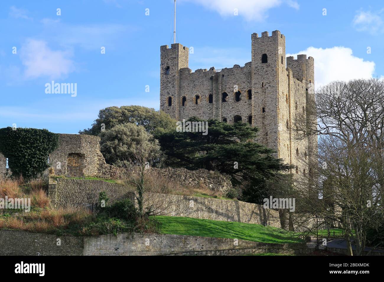 Rochester castle round tower hi-res stock photography and images - Alamy