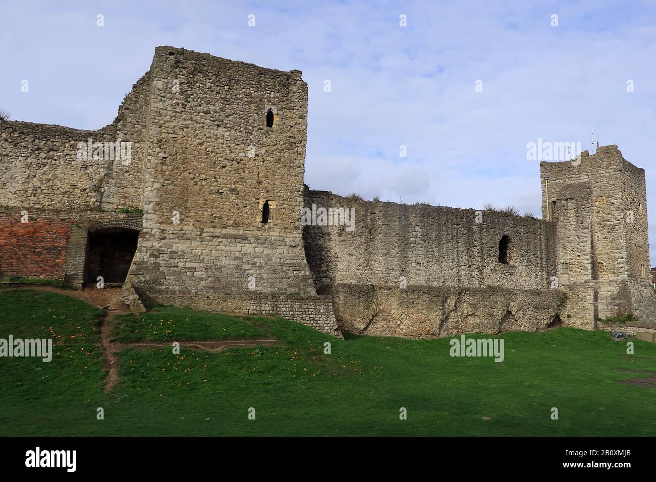 The ancient walls and towers of Rochester Castle in Kent Stock Photo ...