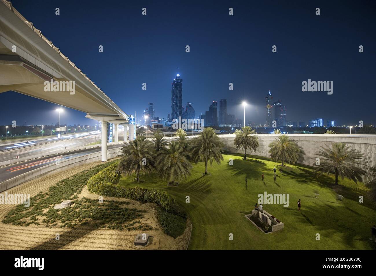 Dubai skyline at interchange 2 on sheikh zayed road hires stock