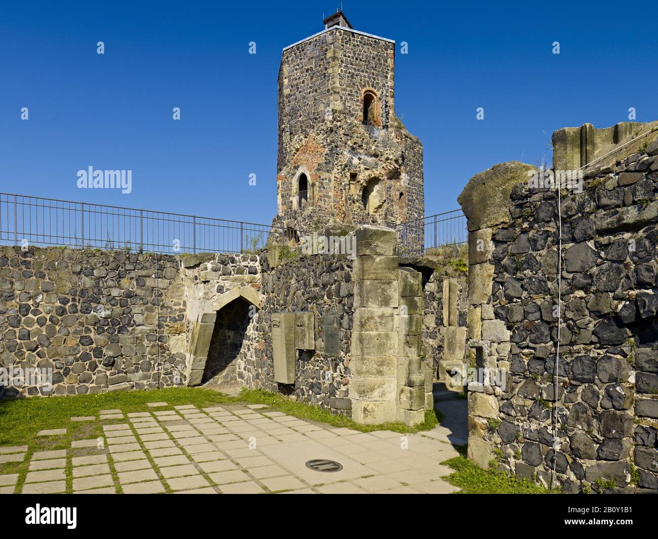 Siebenspitzenturm and castle chapel with Coselgrab, Stolpen Castle, Saxony, Germany, Stock Photo