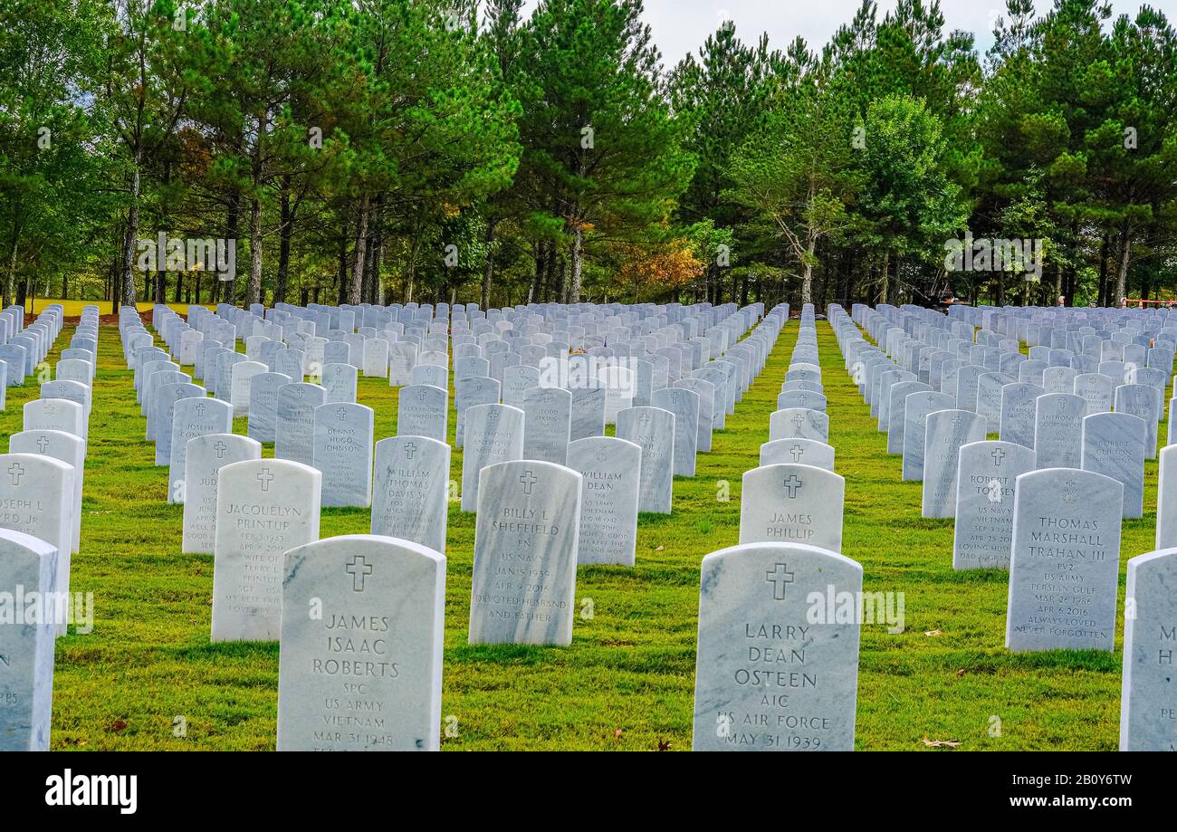 Line Of Military Graves Stock Photo Alamy