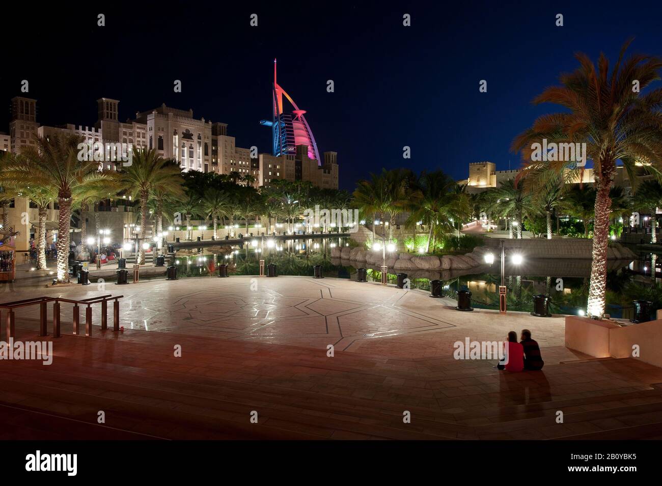Amphitheater in the Madinat Jumeirah at night with a view of Burj Al Arab, New Dubai, United Arab Emirates, Stock Photo