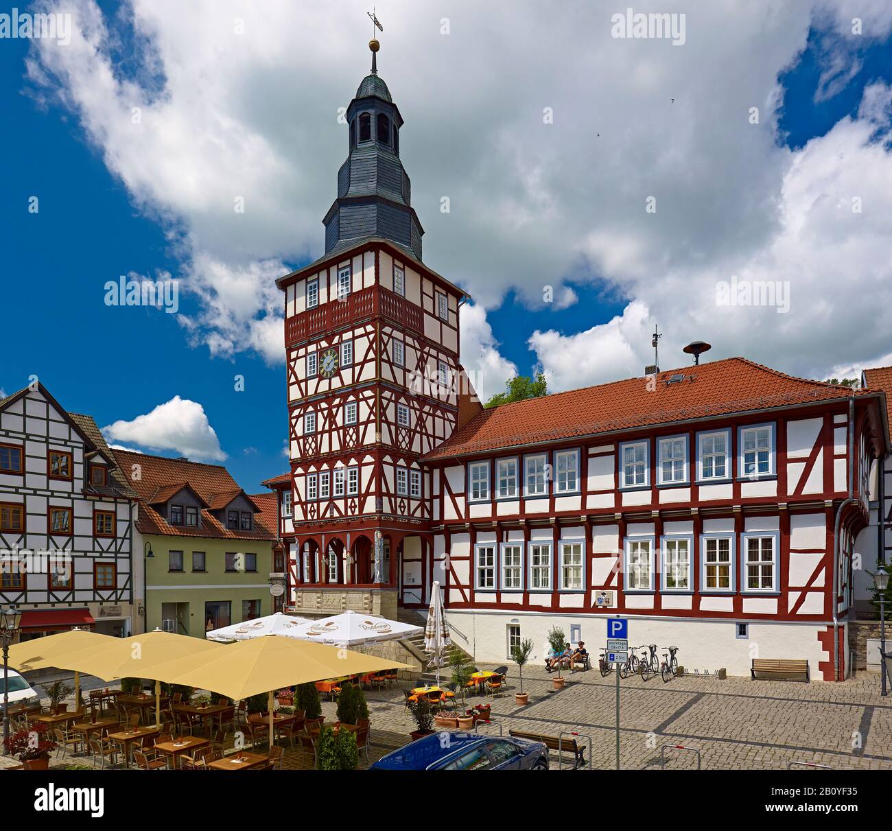 Market with town hall in the half-timbered town of Treffurt, Werratal, Wartburgkreis, Thuringia, Germany, Stock Photo