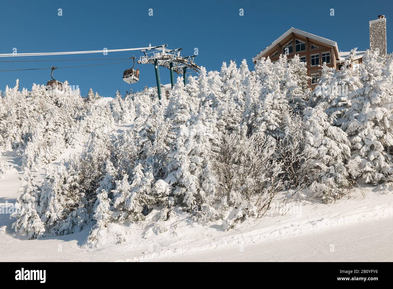 Chairlift gondola hi-res stock photography and images - Alamy