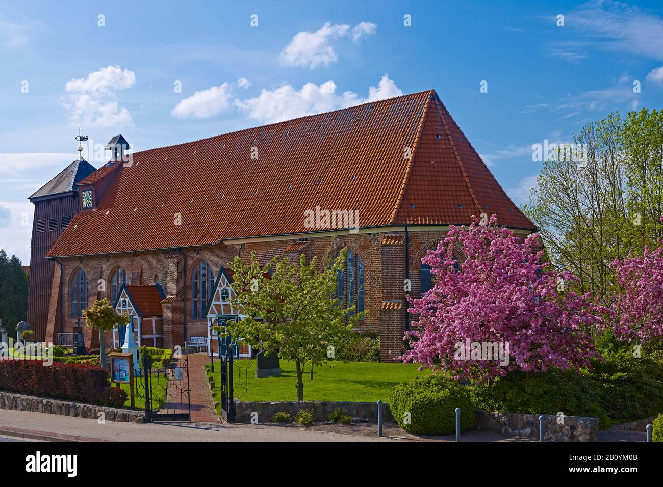 St. Bartholomew's Church in Mittelkirchen-Lühe, Altes Land, Landkreis Stade, Lower Saxony, Germany, Stock Photo