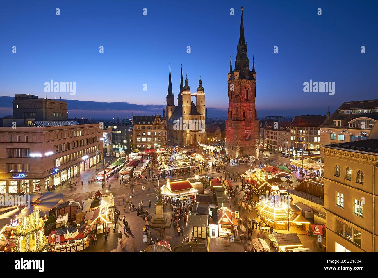 Christmas market with Marktkiche St. Marien and Roter Turm in Halle / Saale, Saxony-Anhalt, Germany Stock Photo