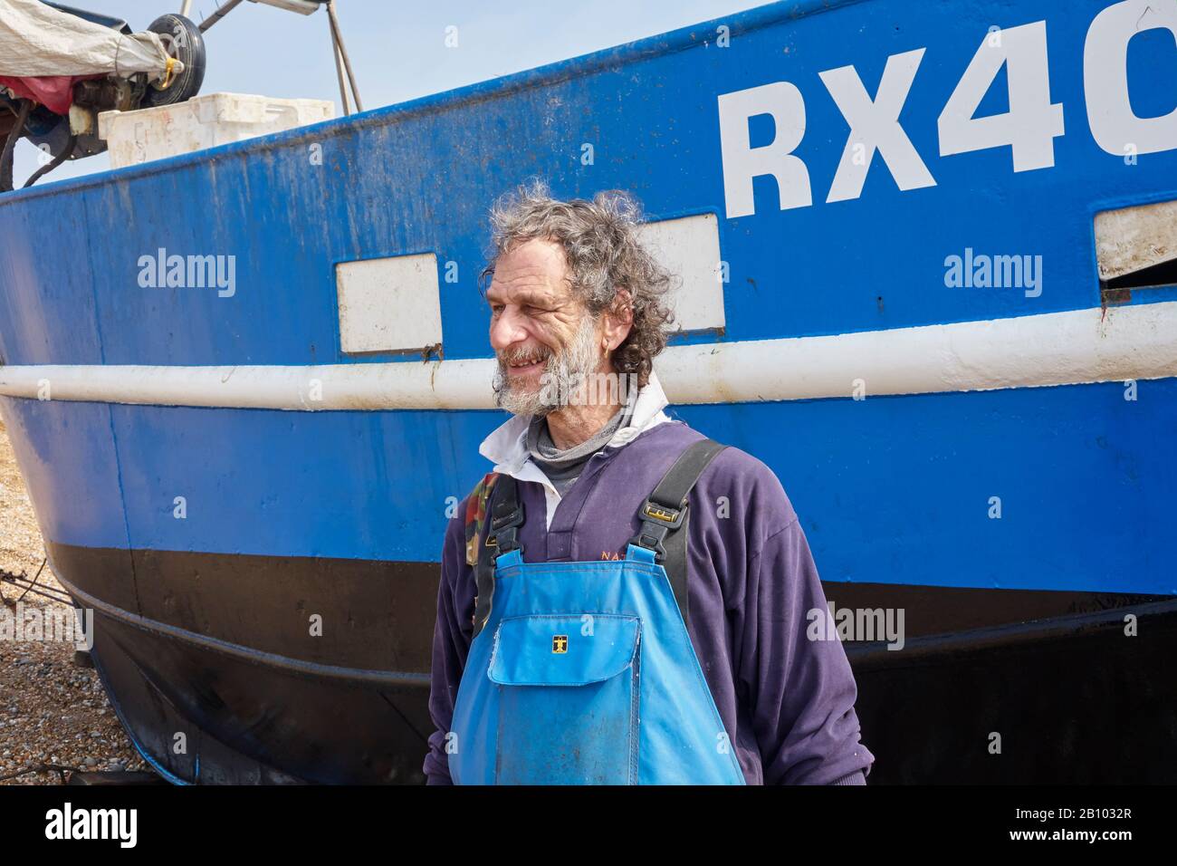 Fisherman old man boat beach hi-res stock photography and images - Alamy