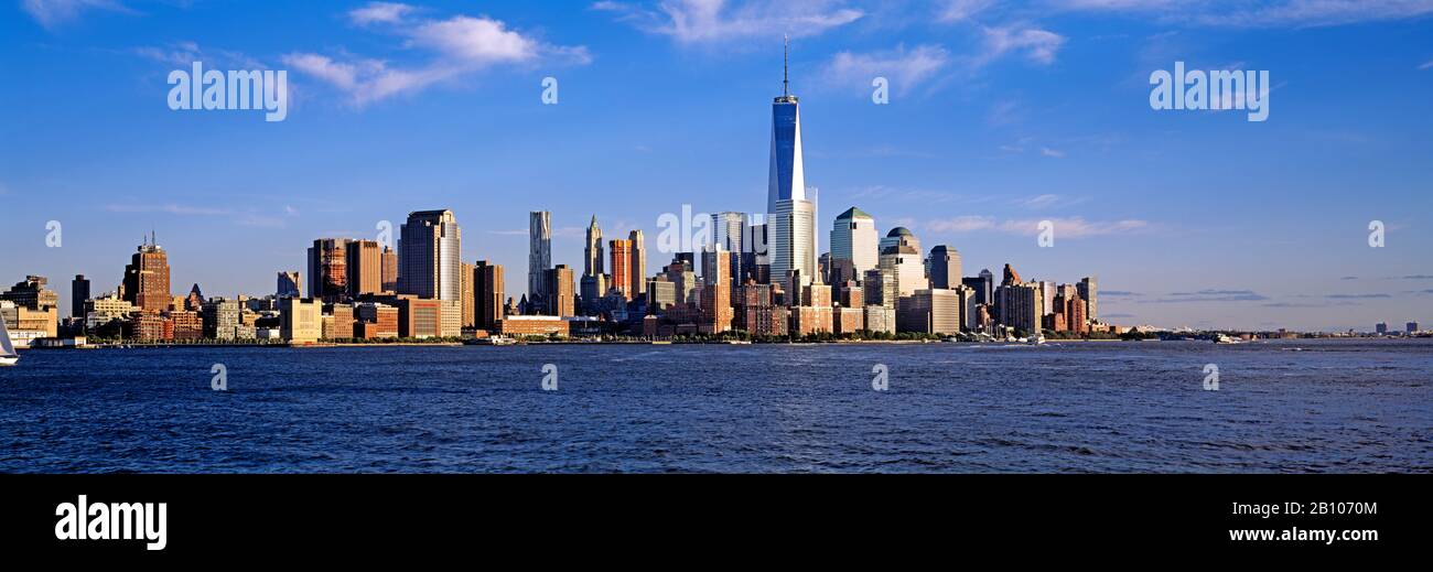 New york city skyline daylight hi-res stock photography and images - Alamy