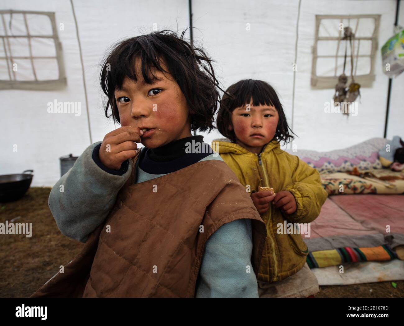 Nomads children in their tent, Tibetan plateau Stock Photo - Alamy