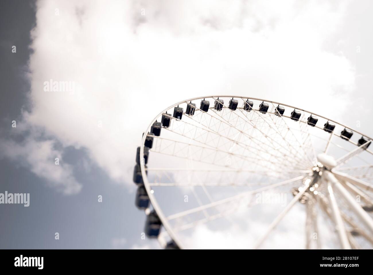 Ferris wheel motion blur hi-res stock photography and images - Alamy