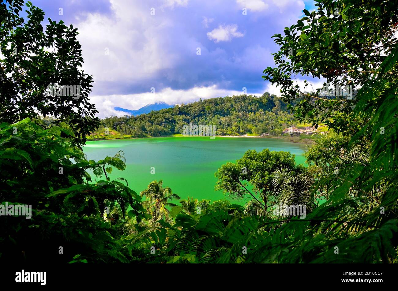 Danau Linow Lake, Tondano Caldera, Sulawesi, Indonesia Stock Photo - Alamy