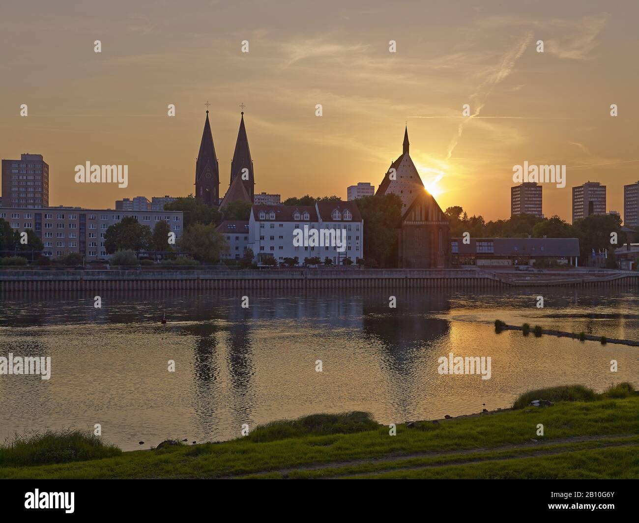 City view over the Oder with concert hall 'C. Ph. E. Bach' and Friedenskirche, Frankfurt (Oder), Brandenburg, Germany Stock Photo