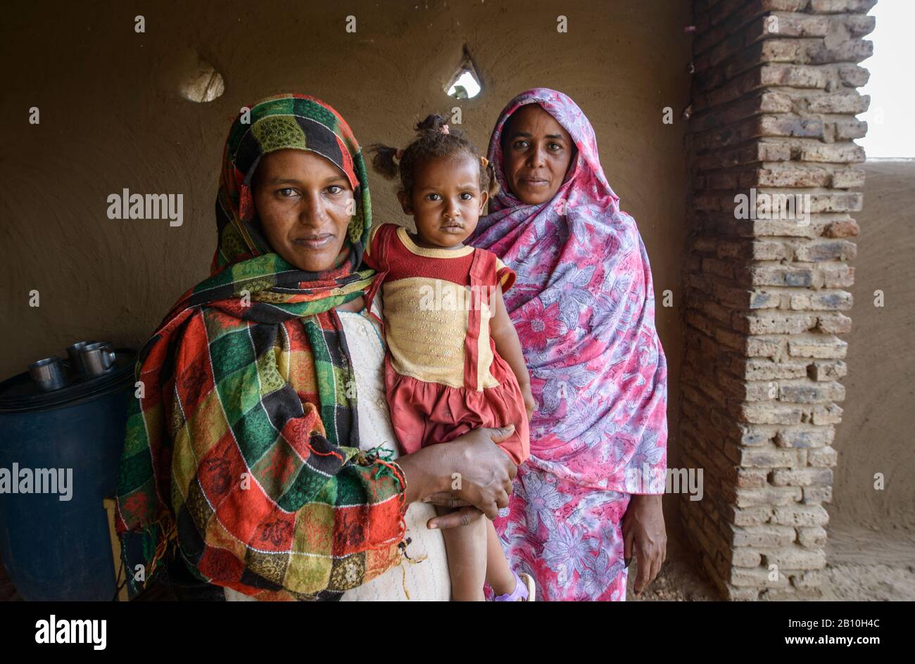 Nubian women in the Sahara, Sudan Stock Photo