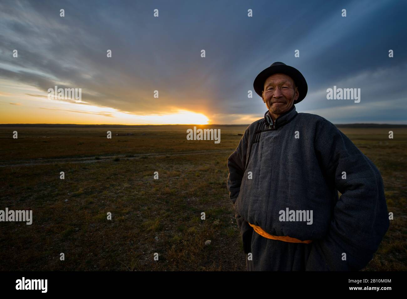 Mongolian nomad of the Gobi Desert, Mongolia Stock Photo - Alamy