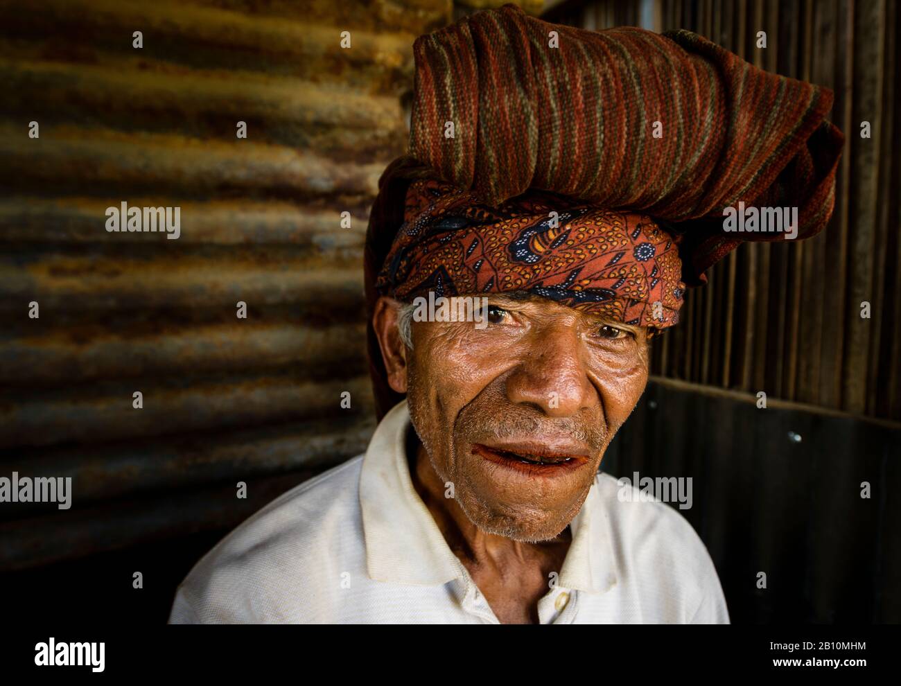 Man from West Timor chews Siripina, Kefamenanu, Indonesia Stock Photo