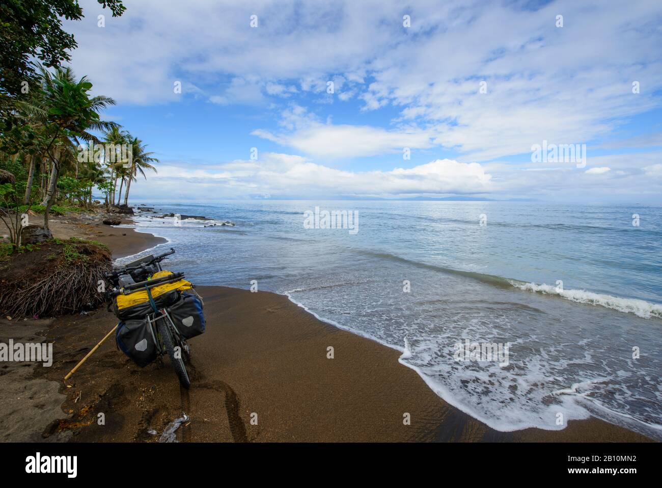 Bicycle on the beach of the Caramoan Peninsula, Southern Luzon, Philippines Stock Photo