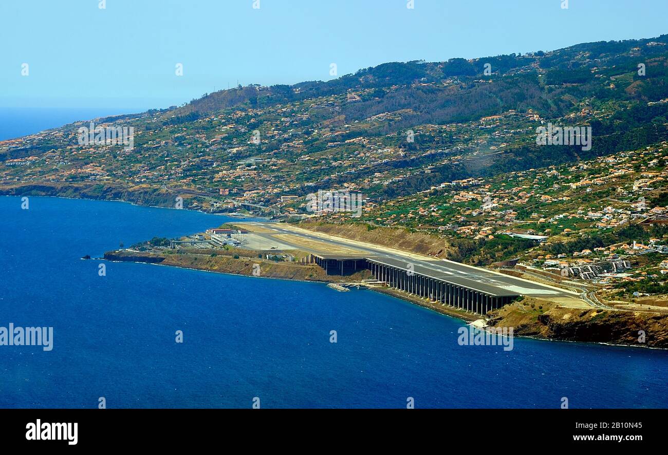Approach Runway 05 Madeira Airport General View Aerial Madeira Island Portugal Stock Photo Alamy