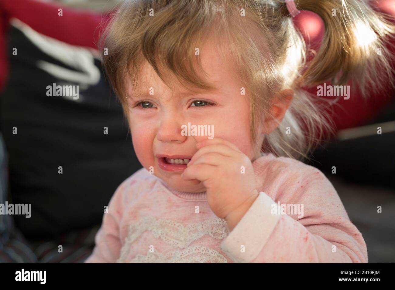 Little girl is crying hires stock photography and images Alamy