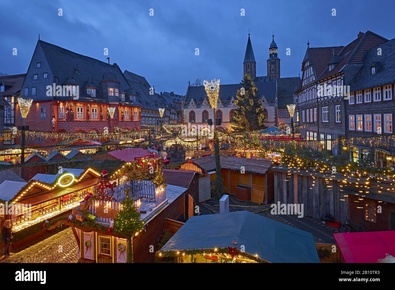Christmas market with Kaiserworth and town hall in Goslar, Lower Saxony