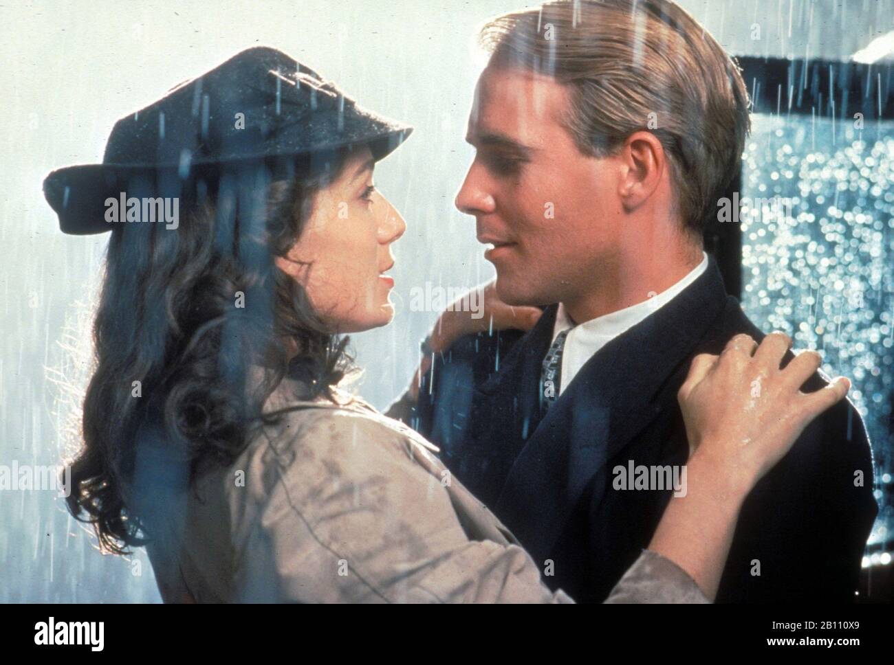 KRISTIN SCOTT THOMAS and JASON CONNERY in THE SECRET LIFE OF IAN FLEMING (1990) -Original title: THE SPYMAKER: SECRET LIFE OF IAN FLEMING-, directed by FERDINAND FAIRFAX. Credit: Saban/Scherick Productions / Cortesía Album Stock Photo