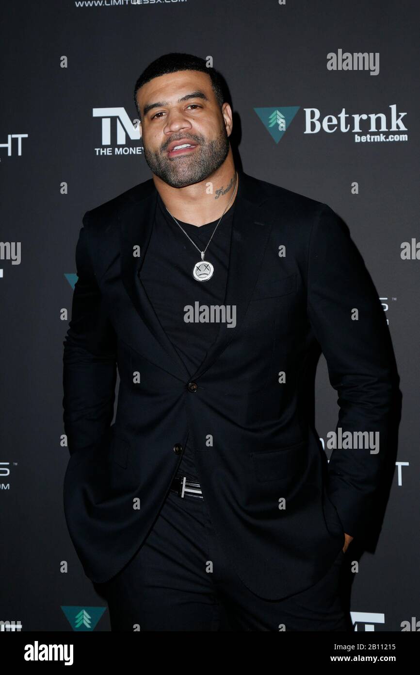 Shawne Merriman walking the red carpet at Floyd Mayweather&rsquo;s 43rd