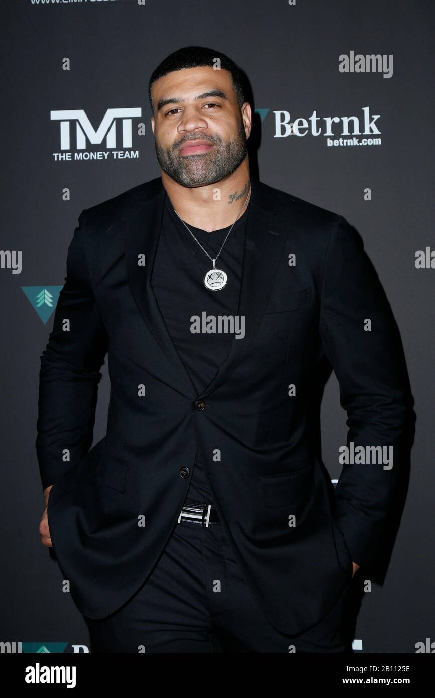 Shawne Merriman walking the red carpet at Floyd Mayweather&rsquo;s 43rd