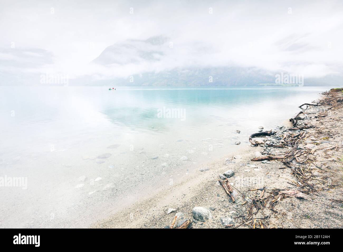 Foggy mountain hi-res stock photography and images - Alamy