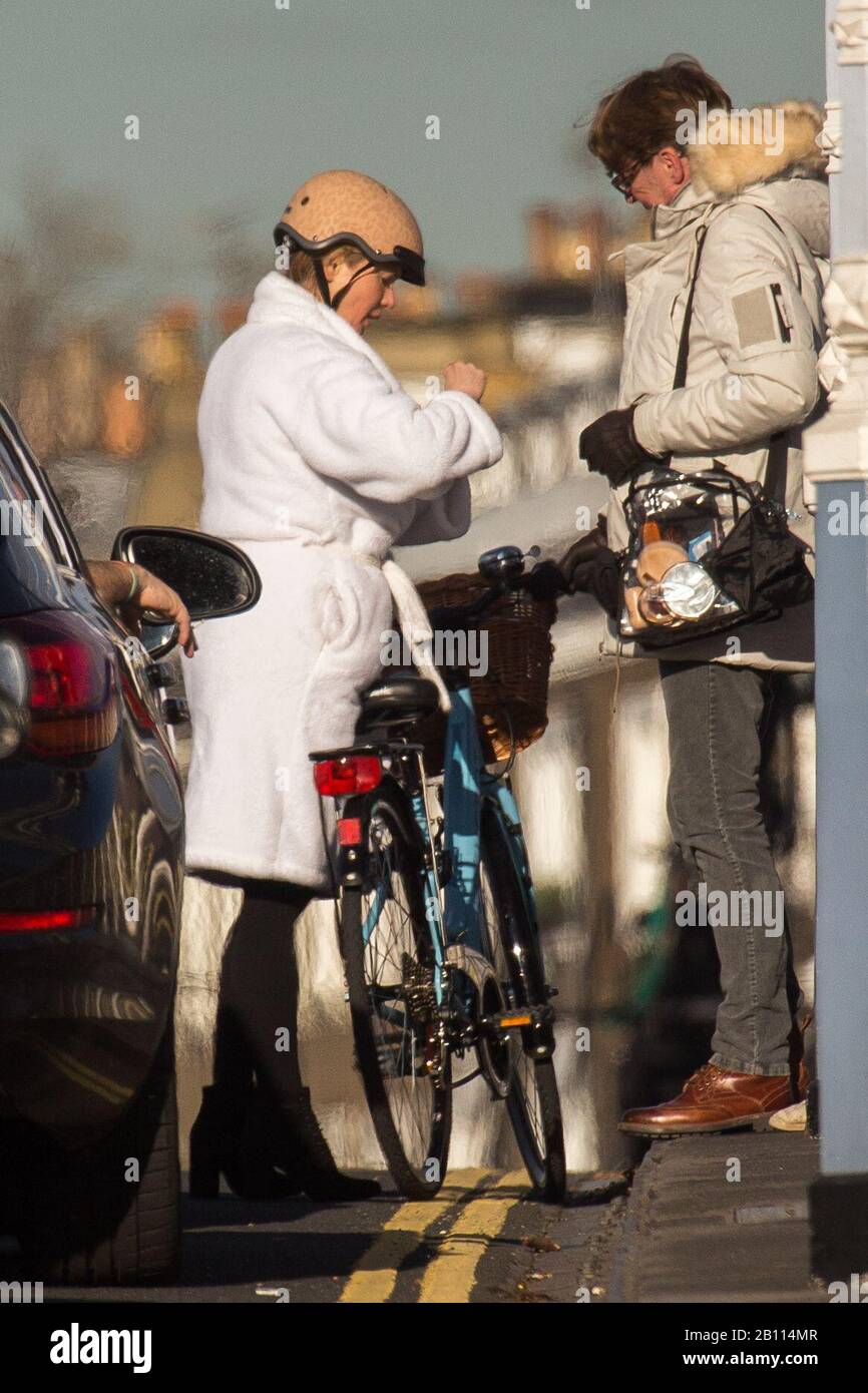 Renee Zellweger riding a bike during filming of Bridget Jones Diary Stock Photo