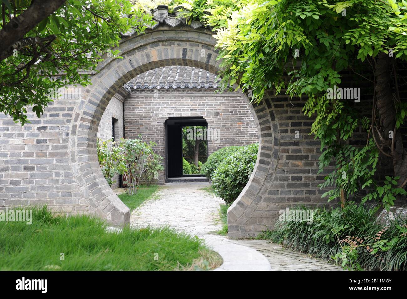 Yawan hi-res stock photography and images - Alamy