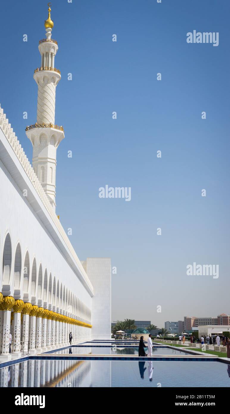 White marble minaret of the Sheikh Zayed Grand Mosque, Abu Dhabi Stock Photo