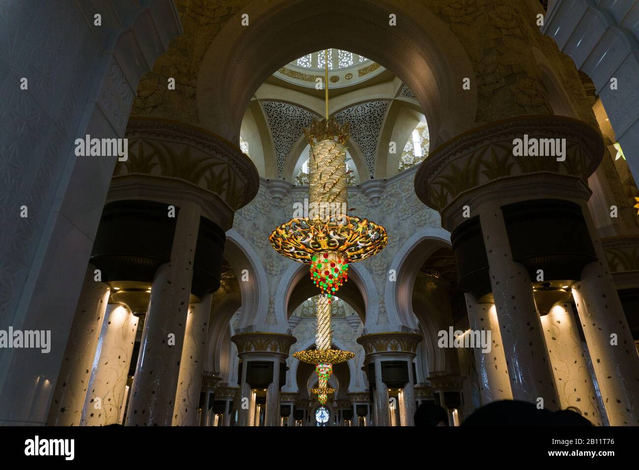 Ornate chandelier framed by arches inside the Sheikh Zayed Grand Mosque, Abu Dhabi Stock Photo