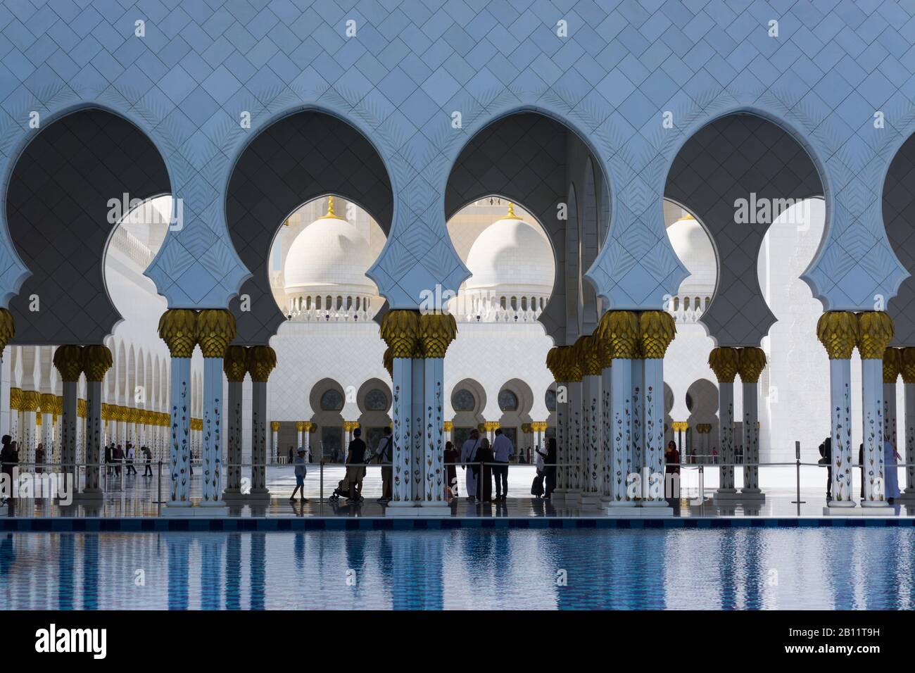 Brilliant white arches and domes of the Sheik Zayed Grand Mosque in Abu Dhabi Stock Photo