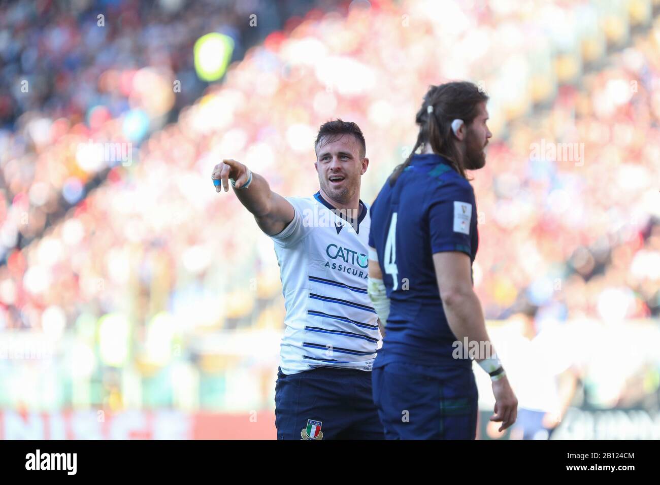 Roma, Italy. 22nd Feb, 2020. braham steyn (italy) indica the suo uomo in difesa durante una touche nel match against the scozia during Italy vs Scotland, Rugby Six Nations match in Roma, Italy, February 22 2020 Credit: Independent Photo Agency/Alamy Live News Stock Photo
