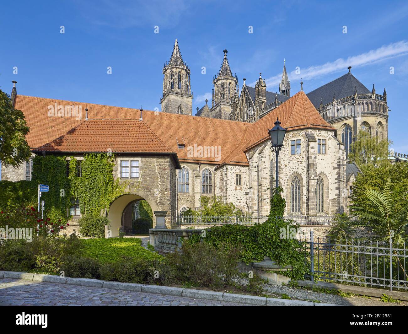 Cathedral of the Fürstenwall with Remtergang in Magdeburg, Saxony-Anhalt, Germany Stock Photo