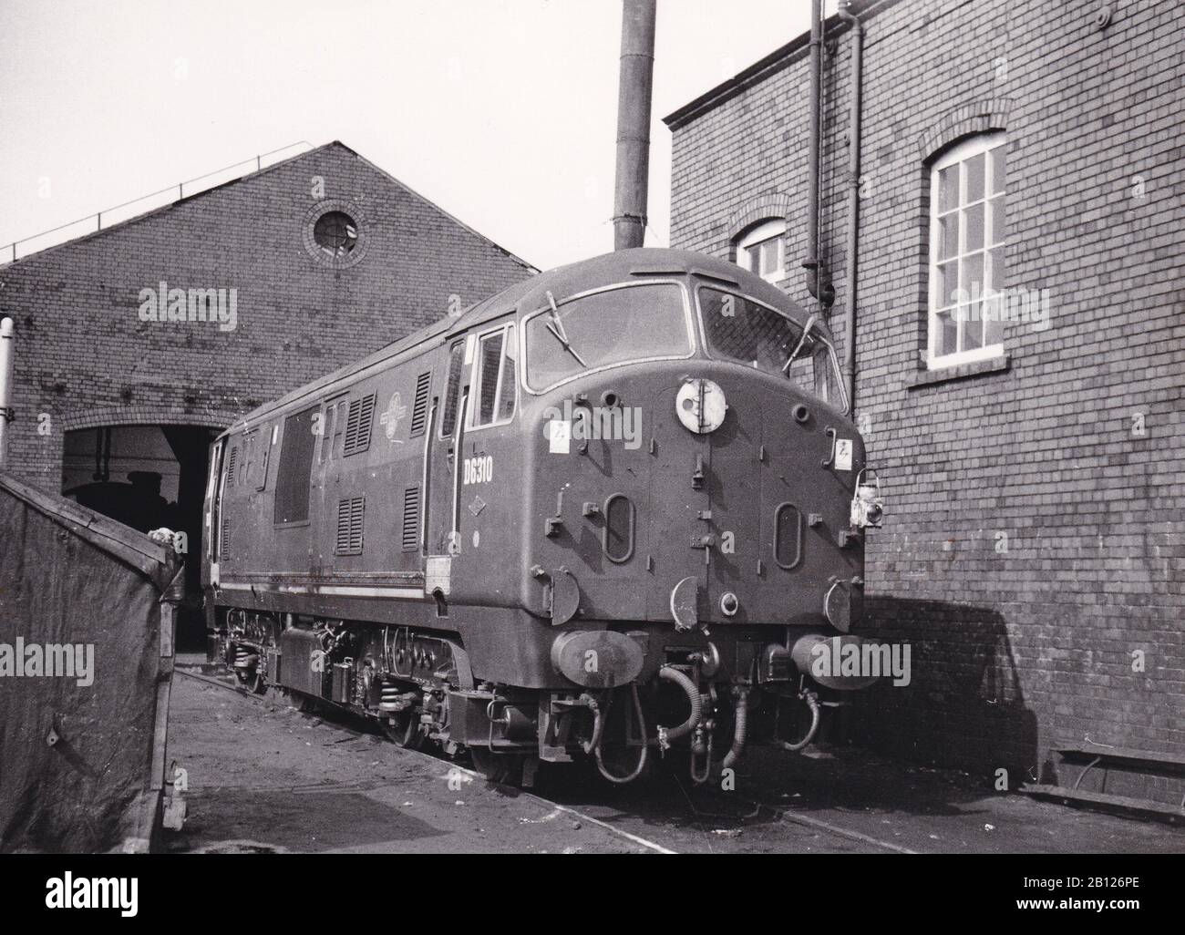 Vintage black and white photo of steam locomotive train - D6310 NBL/MAN BB Diesel Hydraulic in shed at Penzance September 1962. Stock Photo