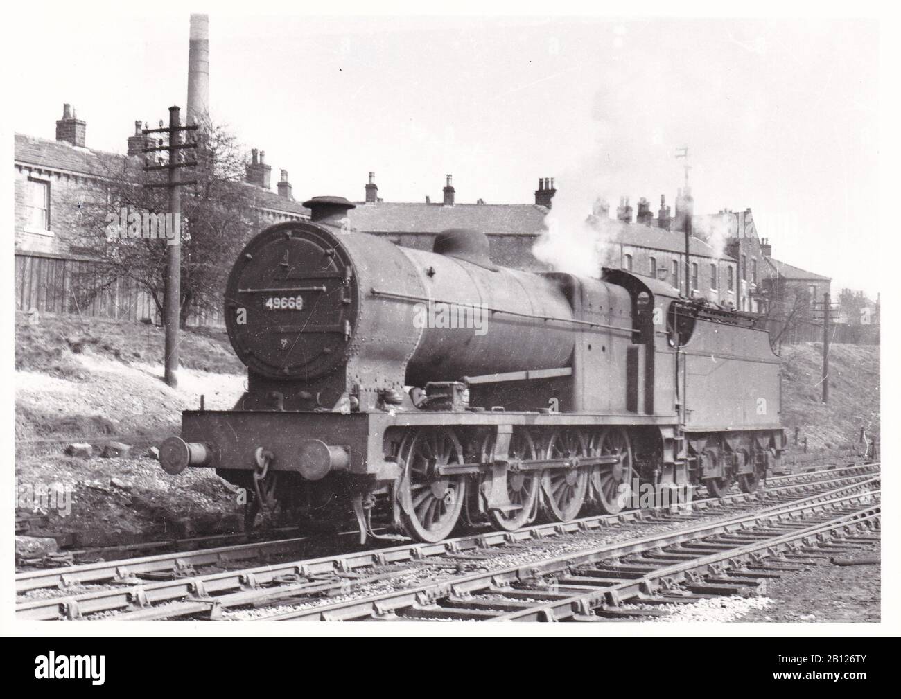 Vintage black and white photo of steam locomotive train - L.M. Fowler Class 7F 0-8-0 49668 at Lees June 1953. Stock Photo