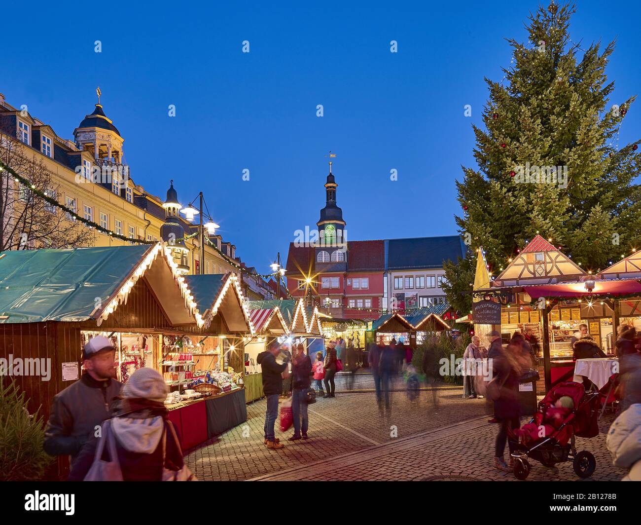 Christmas market with castle and town hall, Eisenach, Thuringia ...