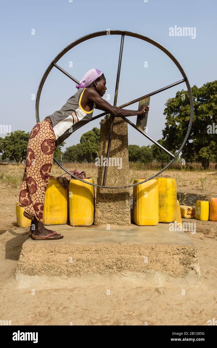 manual water pumping, Burkina Faso Stock Photo