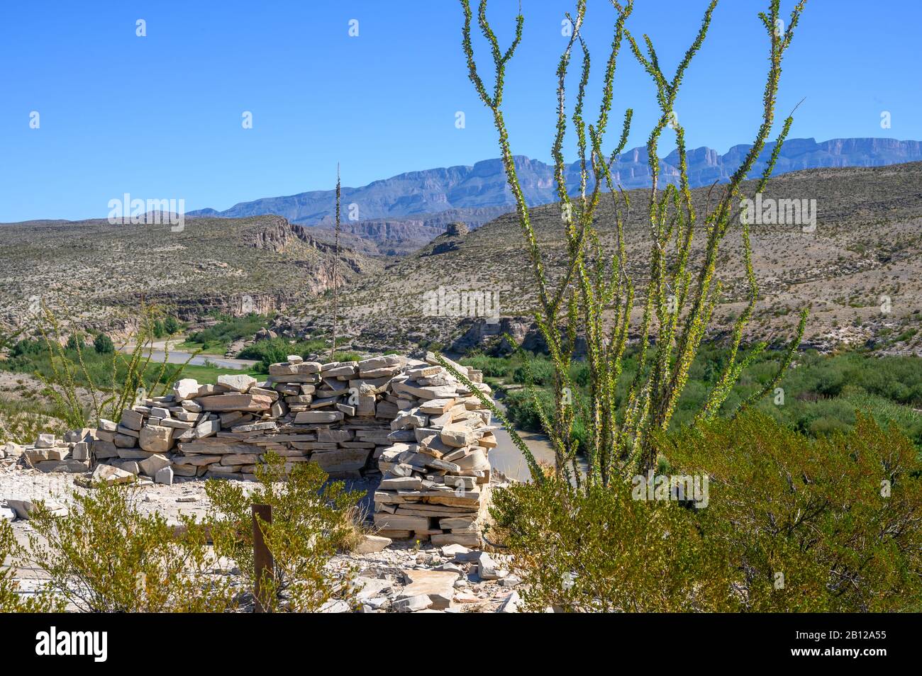 Overlooking the Rio Grande from the trail to Hot Springs Historic District in Big Bend National Park, Texas Stock Photo