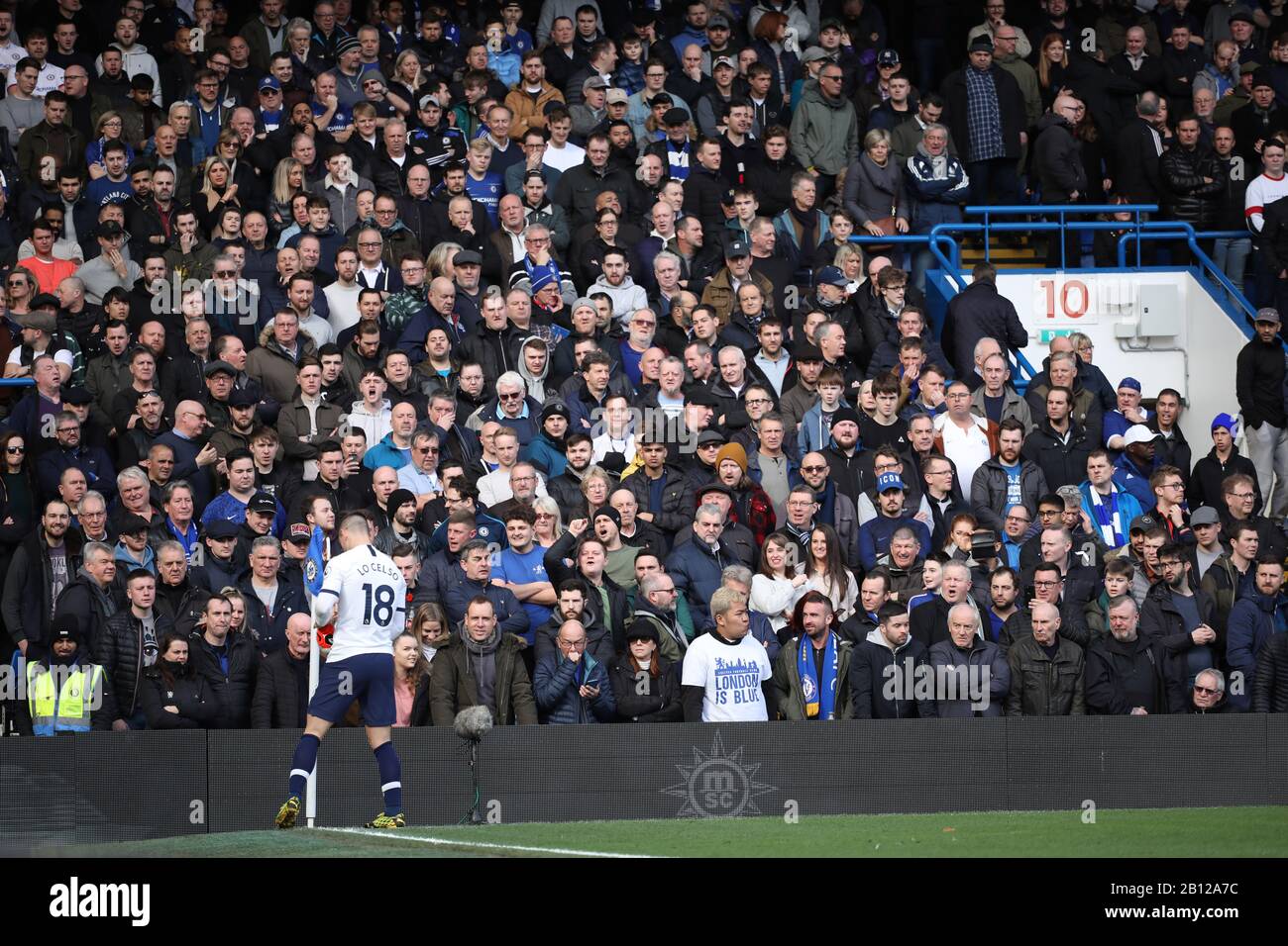 London, UK. 22nd Feb, 2020. Chelsea fans keep their eye on Giovani Lo ...