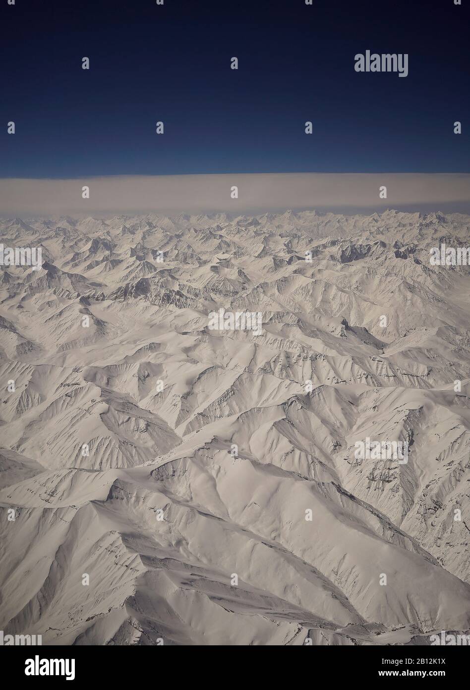 Indian himalayas range hi-res stock photography and images - Alamy