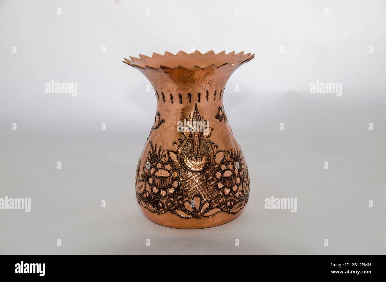 Brass and copper vases hi-res stock photography and images - Alamy