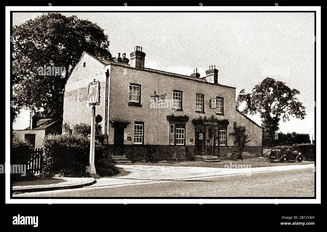 c 1940's -  An old photograph of the Green Dragon Inn 2 St Albans Rd, between Barnet & South Mimms, Hertfordshire, UK. Its a brick built building with slate roof dating from circa 1830 Stock Photo